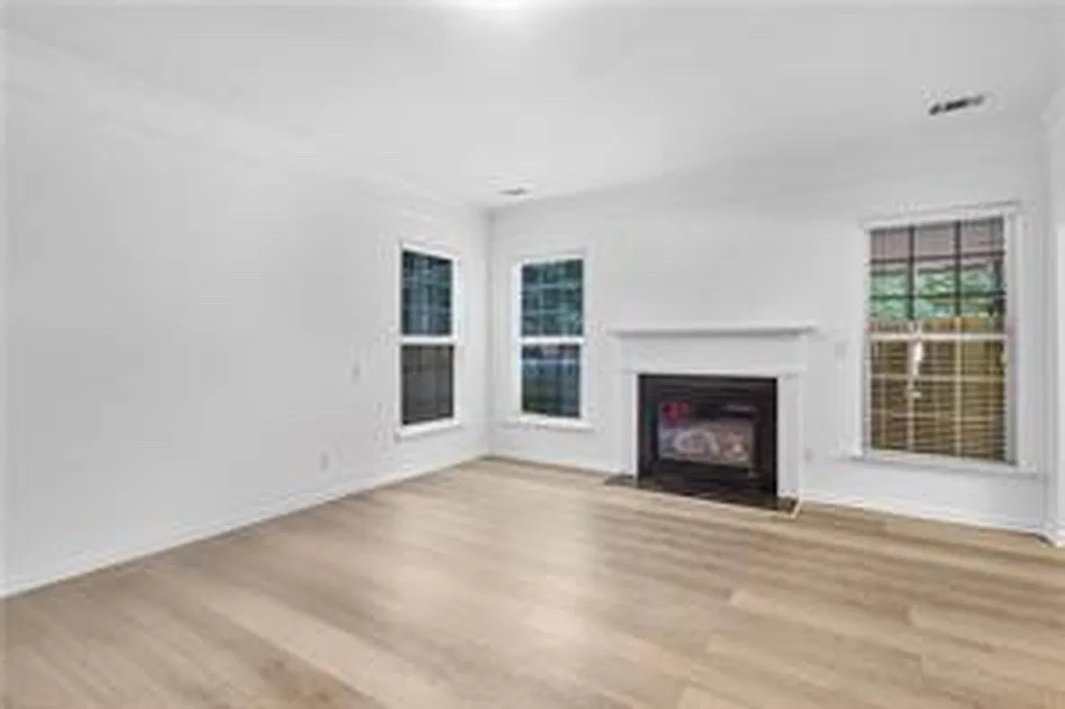 4 bed, 2100 sqft, $2,800 — Photo 3