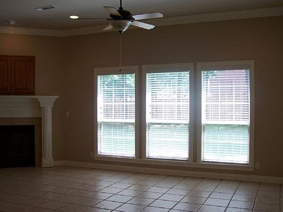 4th image of 2914 S College Dr