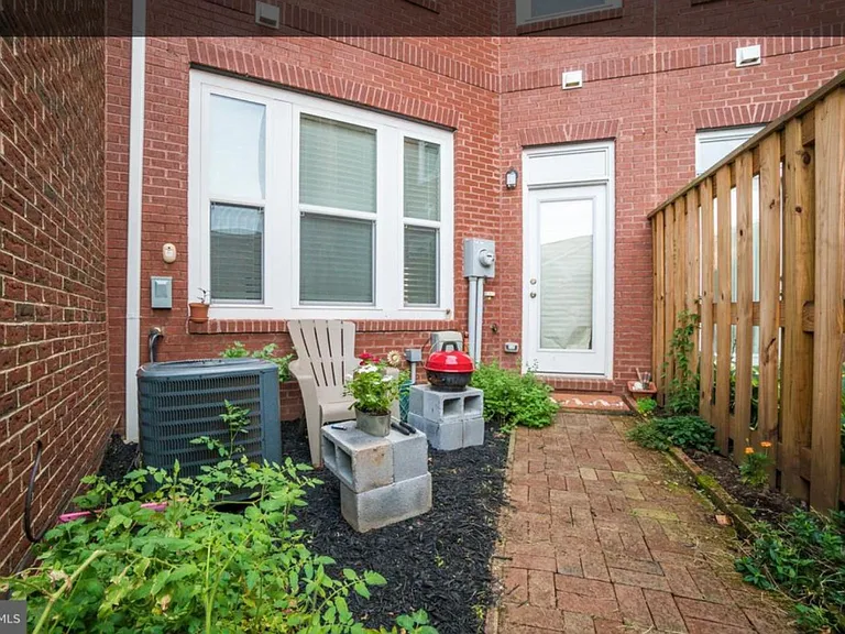 9320 Fairview Ave — Photo 18