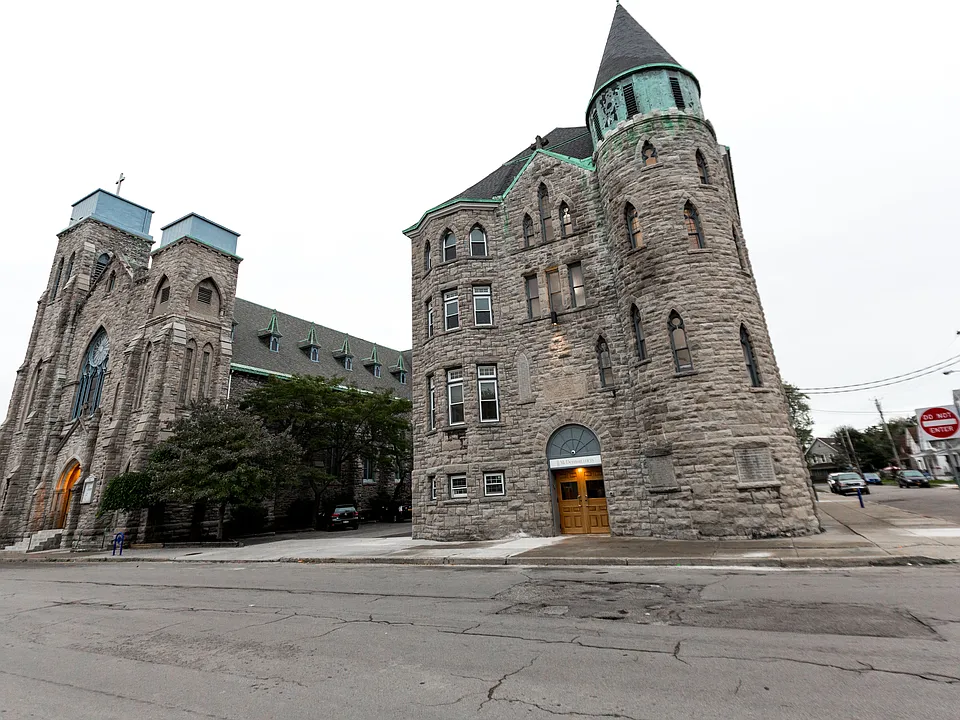 169 Elk St #8