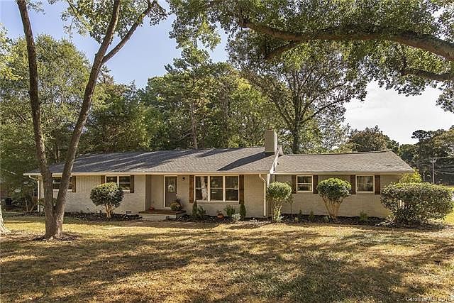 1st image of 640 Downey Pl