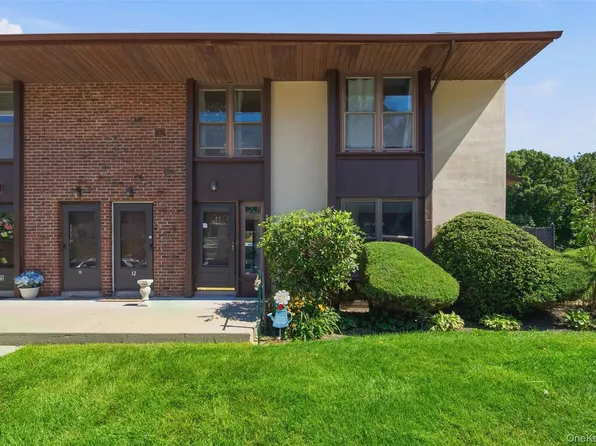 11 Juniper Court #11, Selden, NY 11784