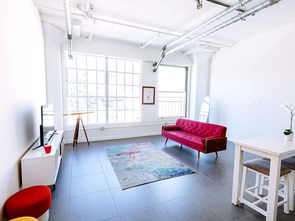 1st image of 939 S Broadway #311