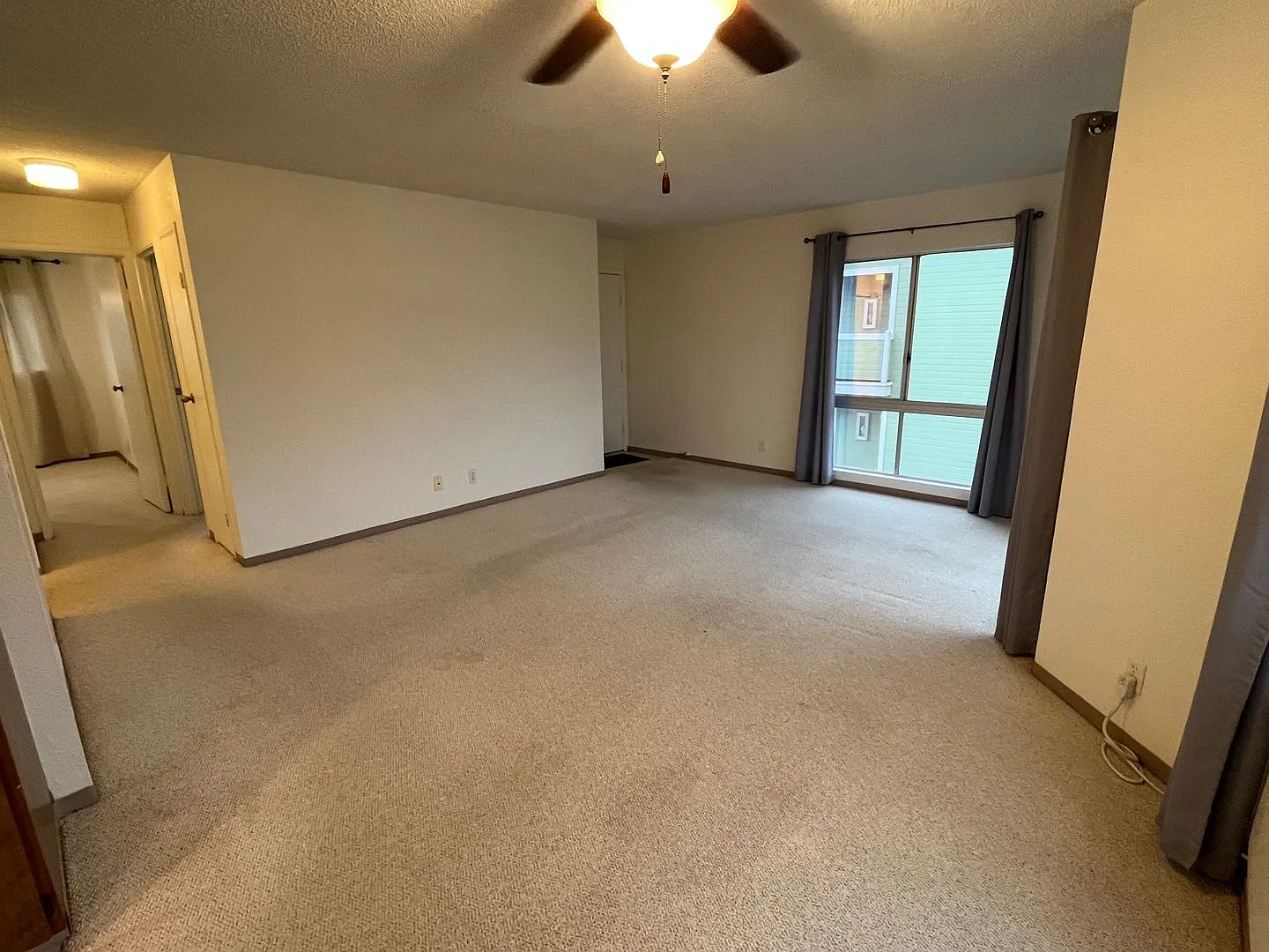 $2500, Mililani (Mililani Parkway) - Great Location - 2br/1ba/2pkg With A/C — Photo 2