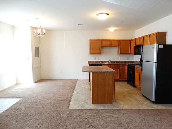 Kitchen & Dining Area