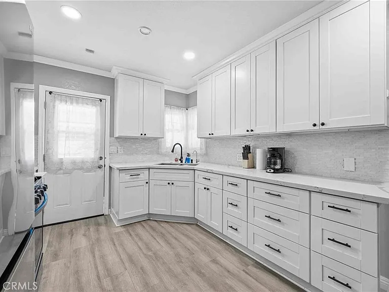 1369 S Euclid Ave — Photo 8
