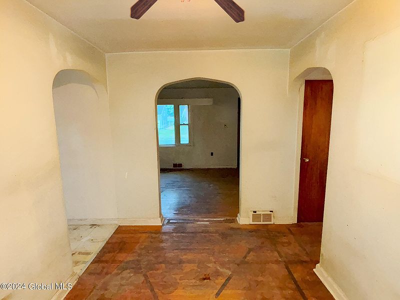 5th image of 1162 Sunrise Boulevard
