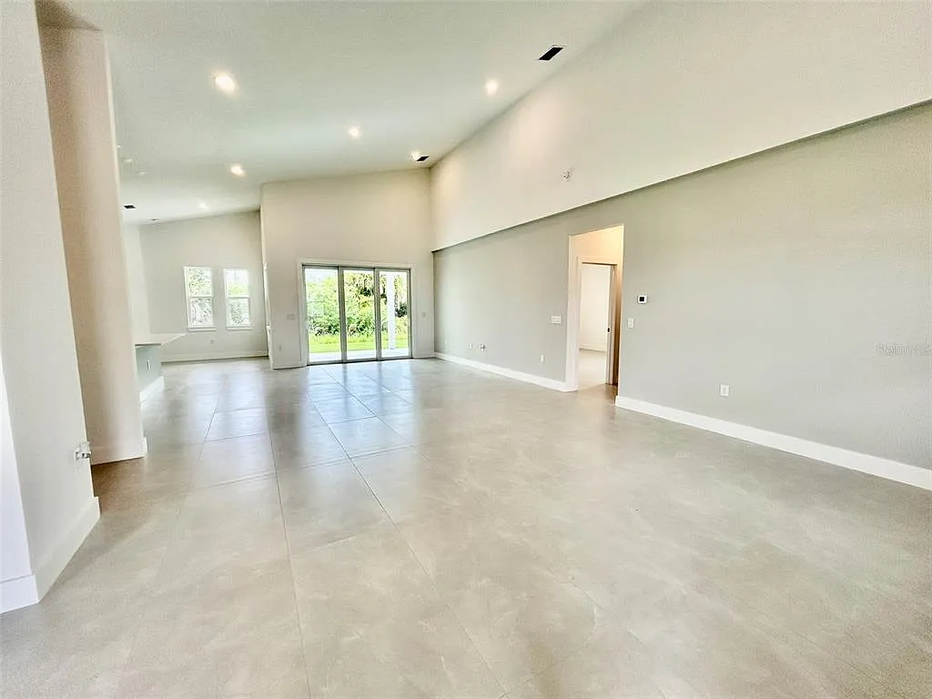 4 bed, 4.0 bath, 2413 sqft, $2,995 — Photo 4