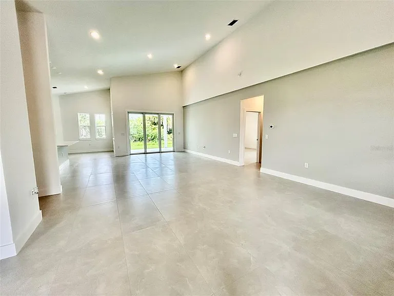 8181 Tecumseh Cir — Photo 4