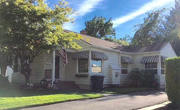 Charming Chestnut Barge home