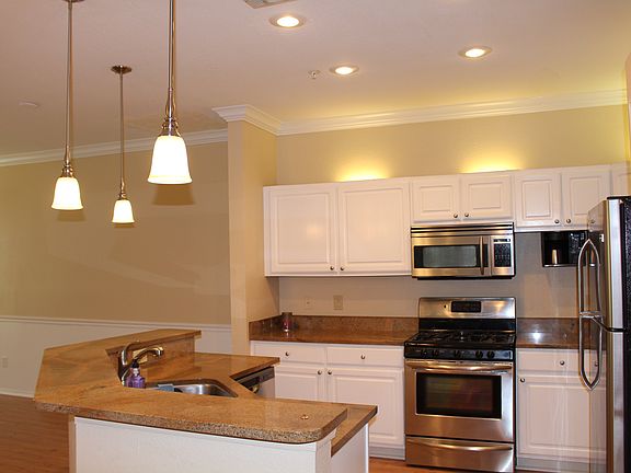 4th image of 13810 N Sutton Park Dr #1319