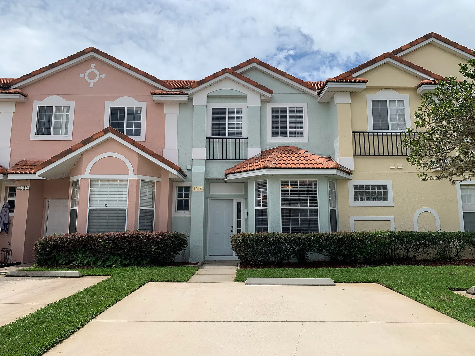 3 bed, 2.5 bath, 1468 sqft, $2,100 — Photo 1