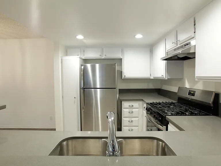 601 Westholme Ave #204 — Photo 9
