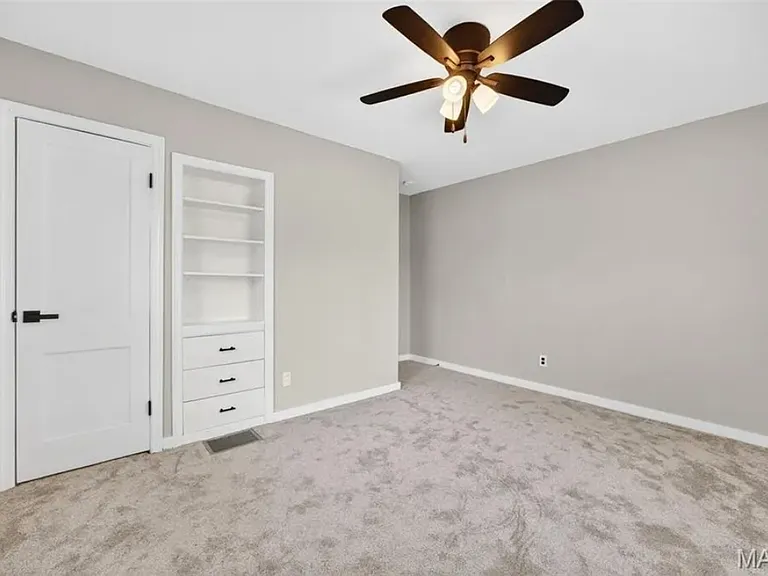 1033 Perry St — Photo 13
