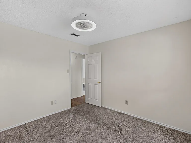 1426 Mapleview Dr — Photo 33