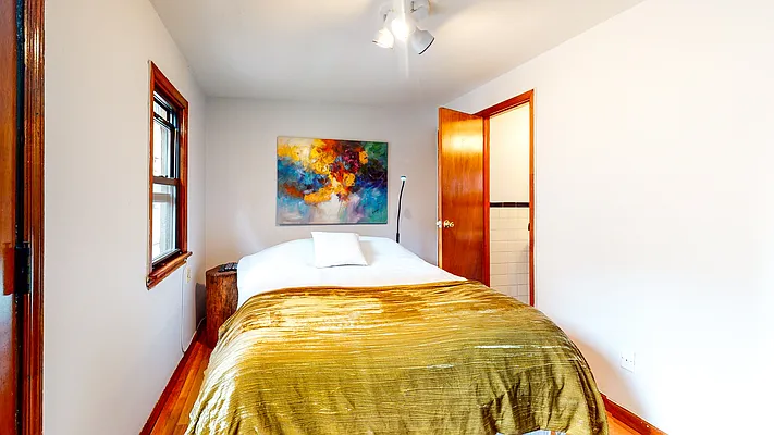 Rented by Bond New York | media 26