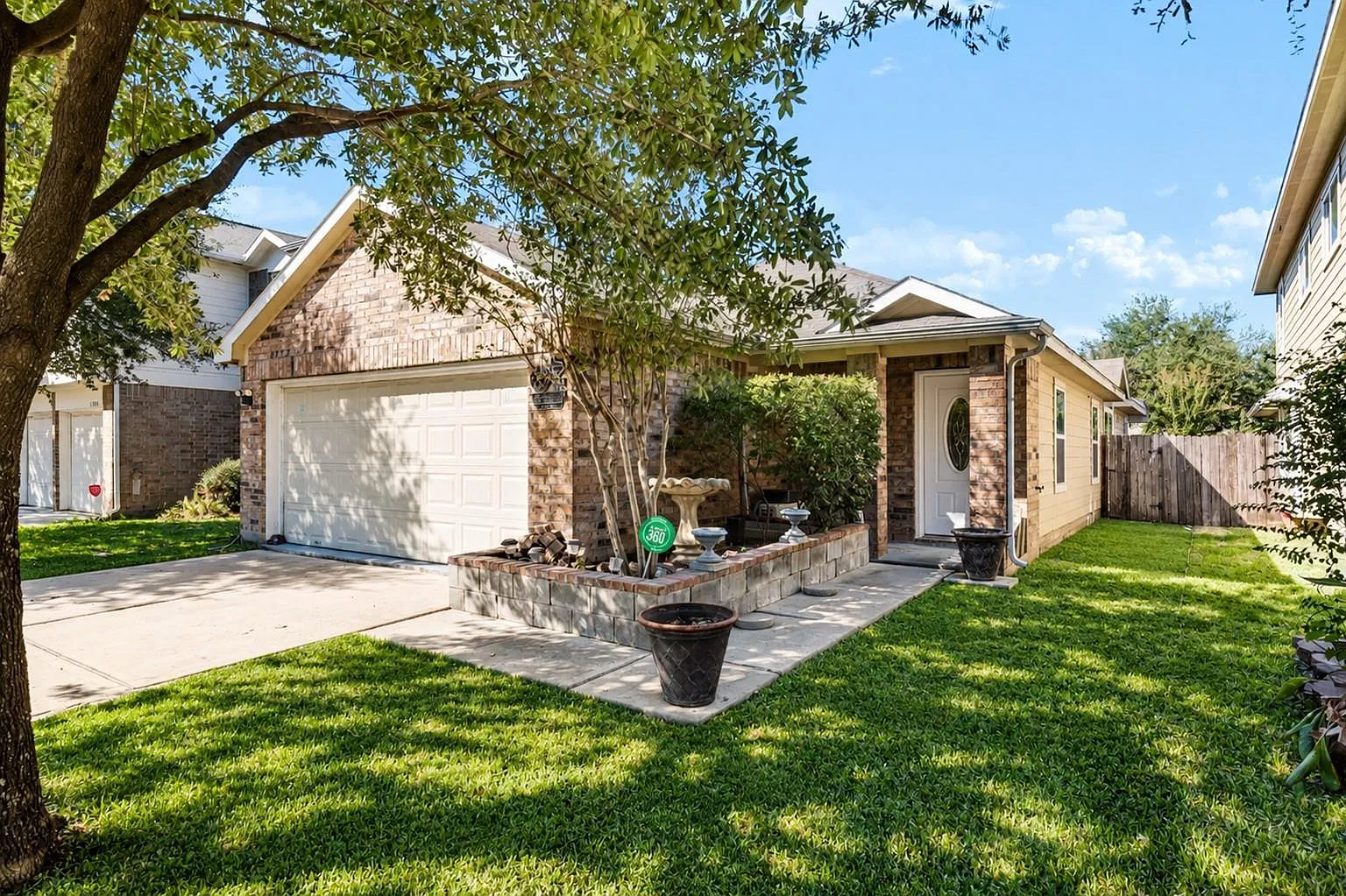 3 bed, 2.0 bath, 1410 sqft, $2,000 — Photo 1