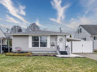 105 Sanders Rd, Buffalo, NY 14216