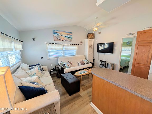 3rd image of 25 E Cormorant Way