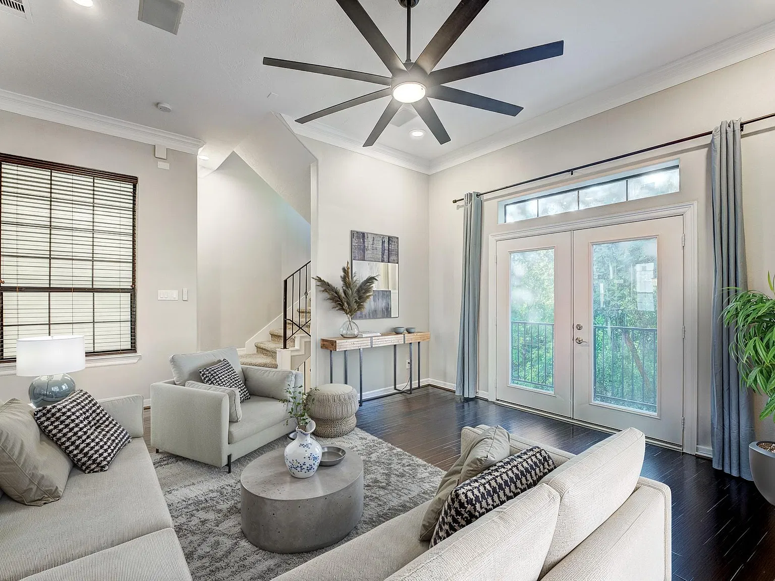 3 bed, 3.5 bath, 2339 sqft, $3,000 — Photo 3