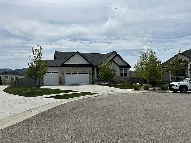 7 bed, 4010 sqft, $5,500 — Photo 4