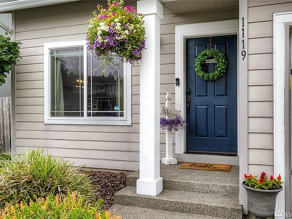 Welcome home!  The covered entry is the perfect spot for your creative side!