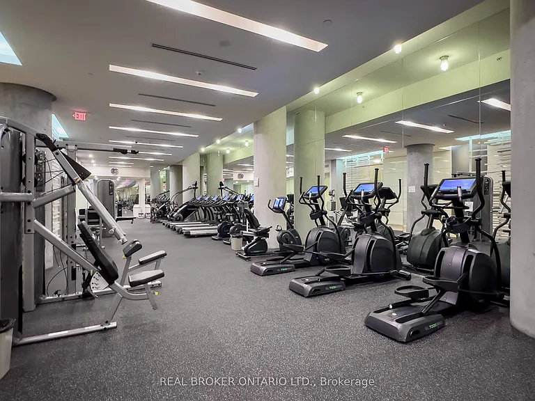 15 Grenville St #401 — Photo 11