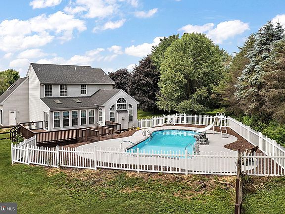 4th image of 678 Glen Run Dr