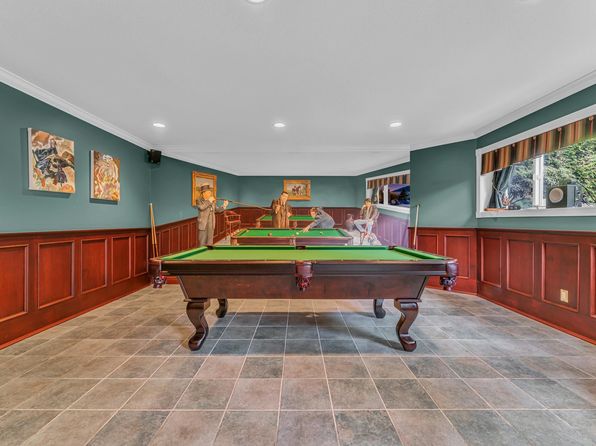 8 bedroom rental in Coquitlam — photo 7