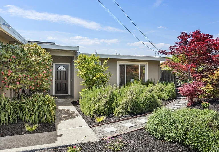 53 Labrea Way — Photo 2