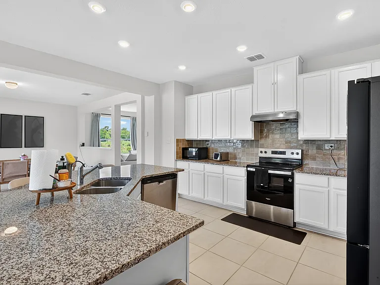 9403 Hinterlands Dr — Photo 11