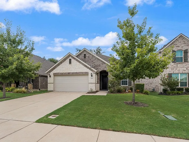 2819 Willow Ln — Photo 3