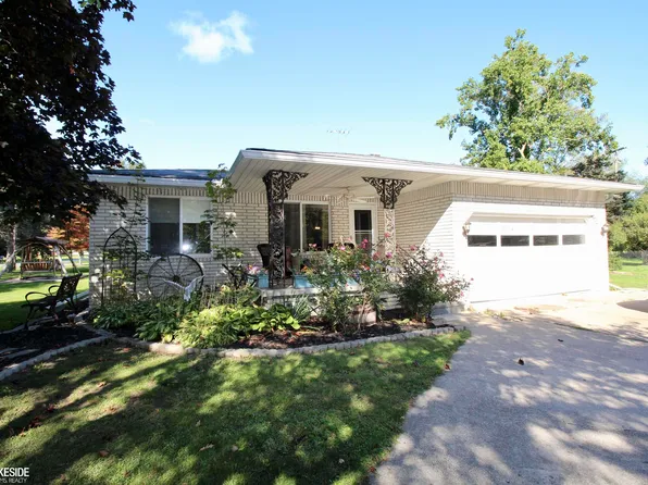 3994 N River Rd, Fort Gratiot, MI 48059