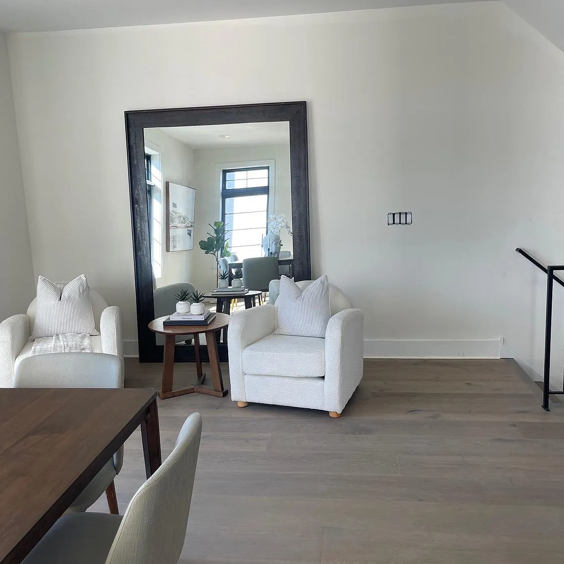 4 bed, 2300 sqft, $4,400 — Photo 4
