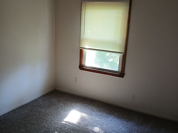 3rd image of 1114B SE Prairie Ln