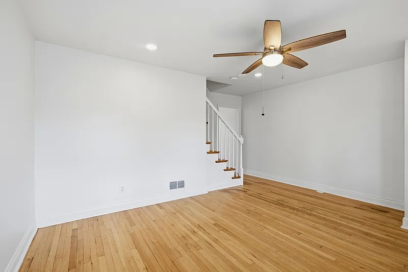 2 bed, 1.0 bath, 1120 sqft, $1,650 — Photo 2