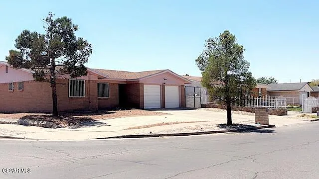 3 bed, 2.0 bath, 1076 sqft, $1,250 — Photo 3