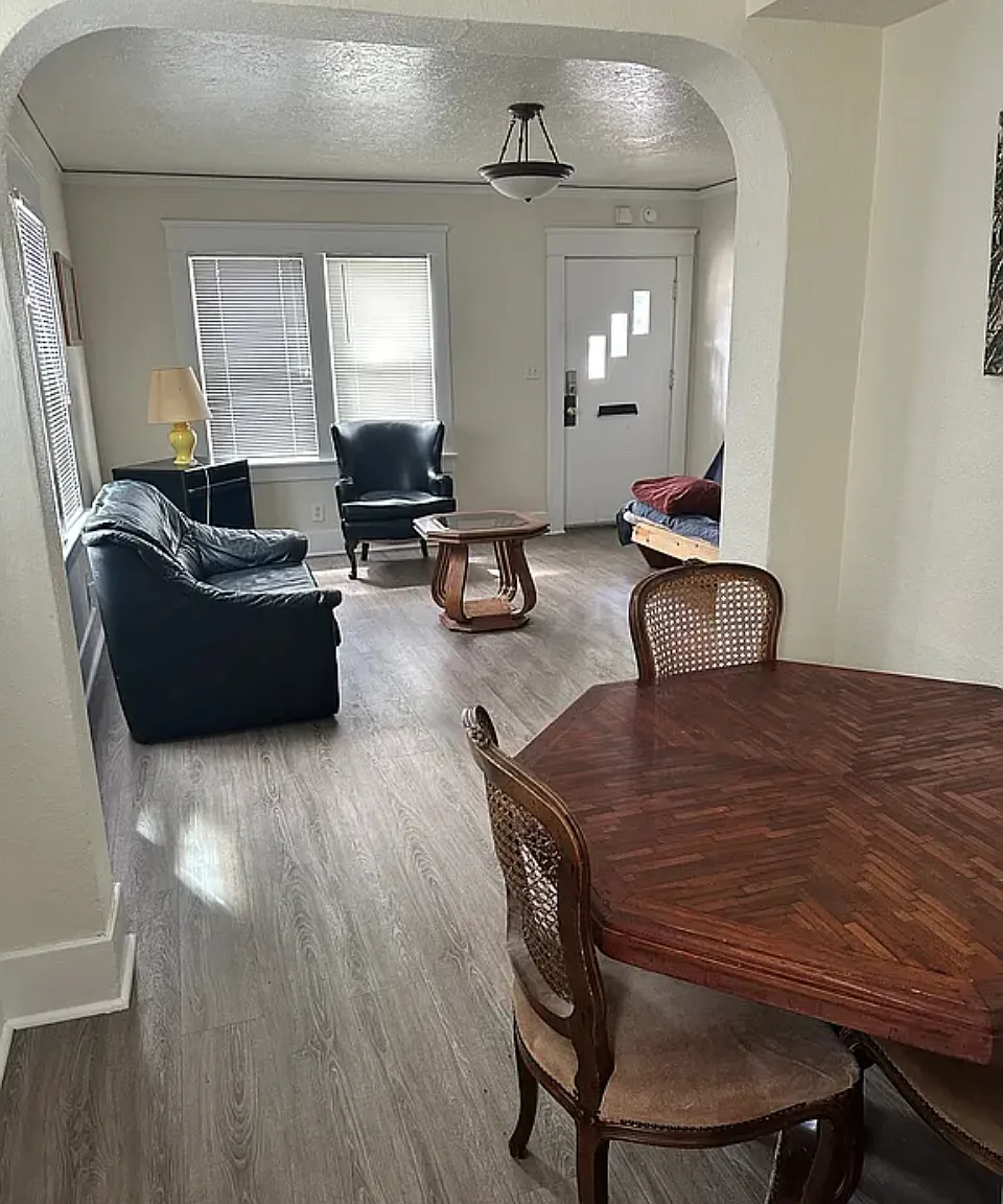 2 bed, 1050 sqft, $1,900 — Photo 1