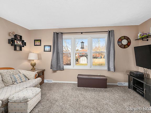 4th image of 2575 Hague Ave SW
