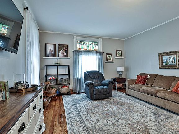 4th image of 106 Baker Ave