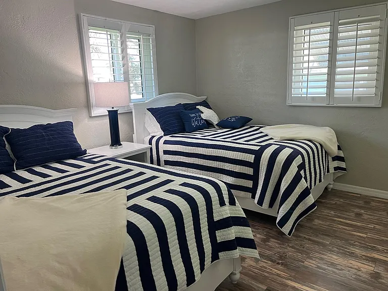 4517 Saxon Dr — Photo 11