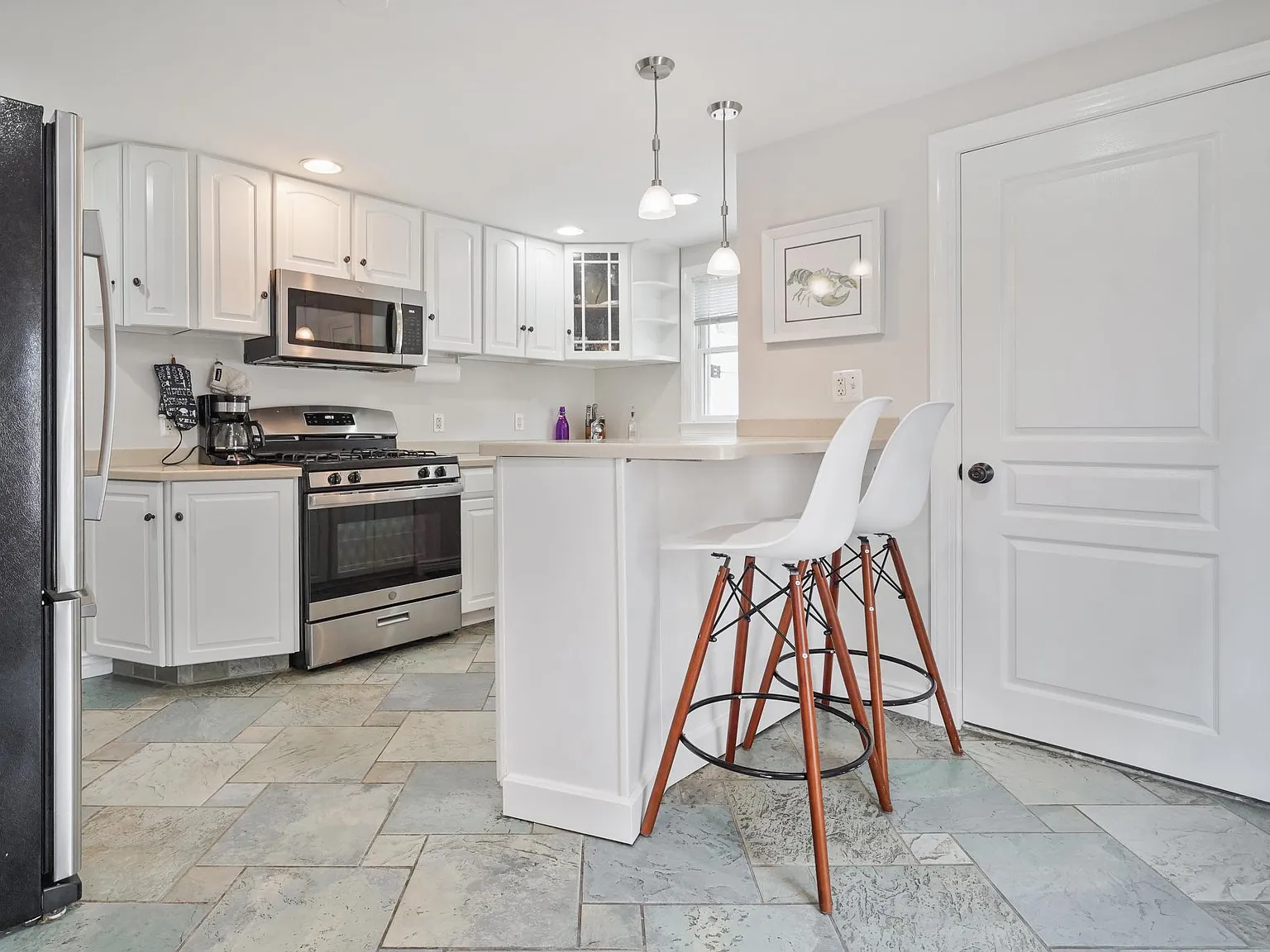 3 bed, 1.5 bath, $3,000 — Photo 4