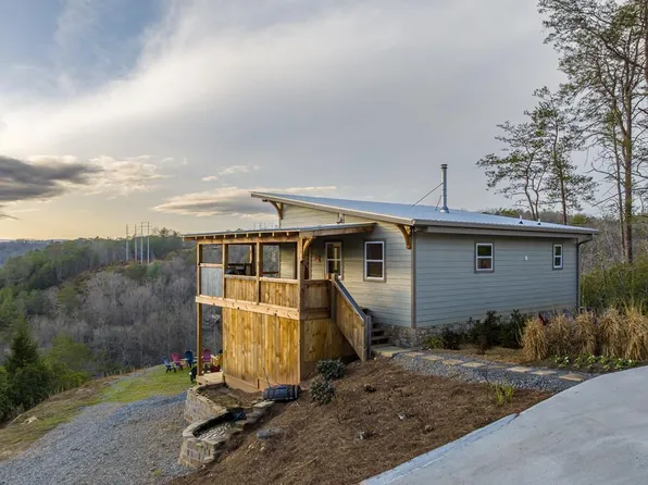 21-235 Riverview Cir, Blue Ridge, GA 30513