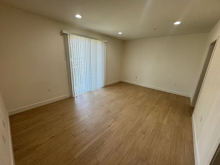 14412 Killion St #102 — Photo 7