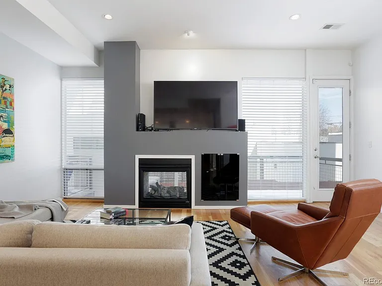 Living Room with working Gas Fireplace
