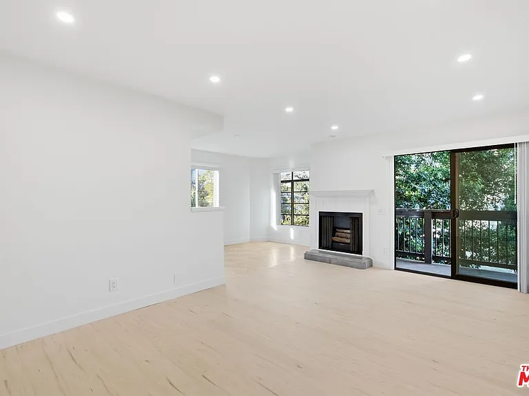 13025 Moorpark St #208 — Photo 1