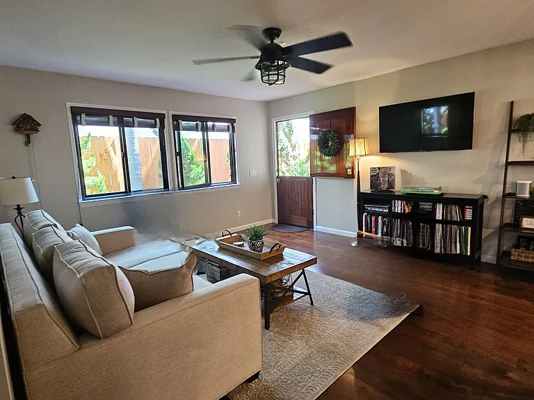 1002 El Prado #A — Photo 8