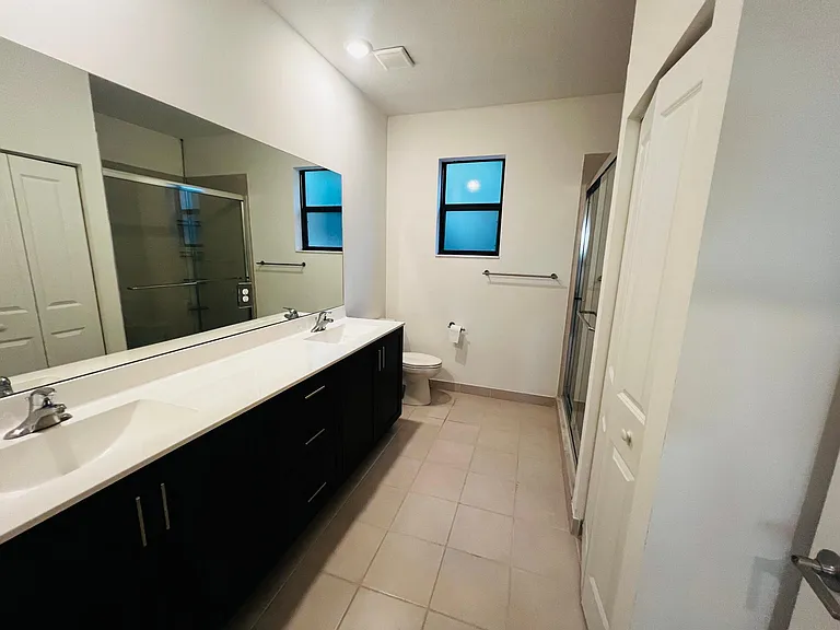 542 SW 19th Ter #542 — Photo 12