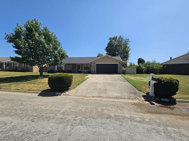 713 S Biscay Ln — Photo 1