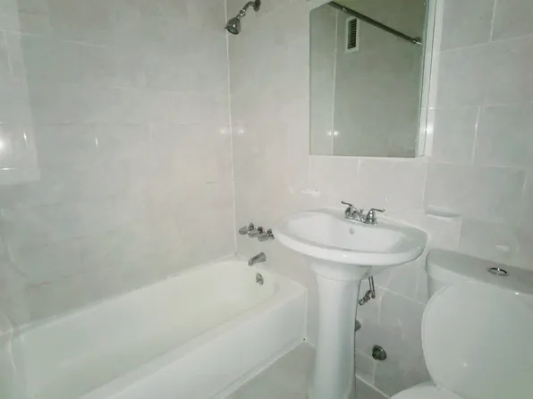 63-11 Queens Boulevard image 23 of 24